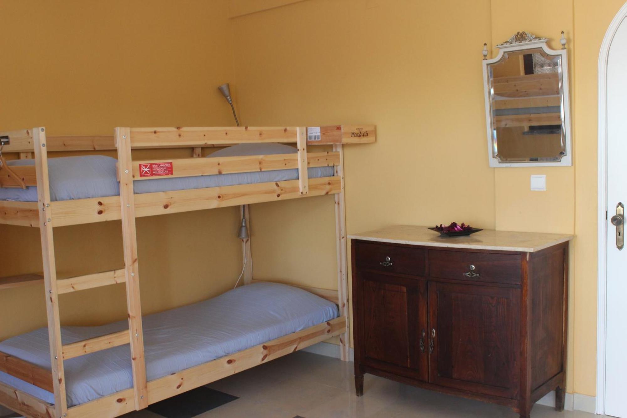 Ericeira Chill Hill Hostel & Private Rooms - Peach Garden Bilik gambar
