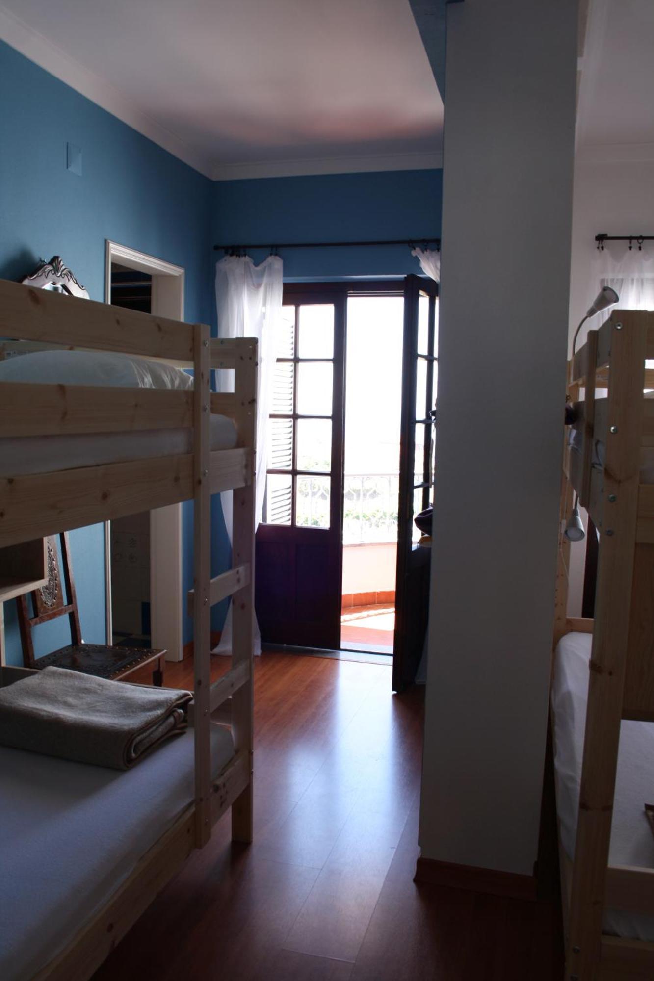 Ericeira Chill Hill Hostel & Private Rooms - Peach Garden Bilik gambar