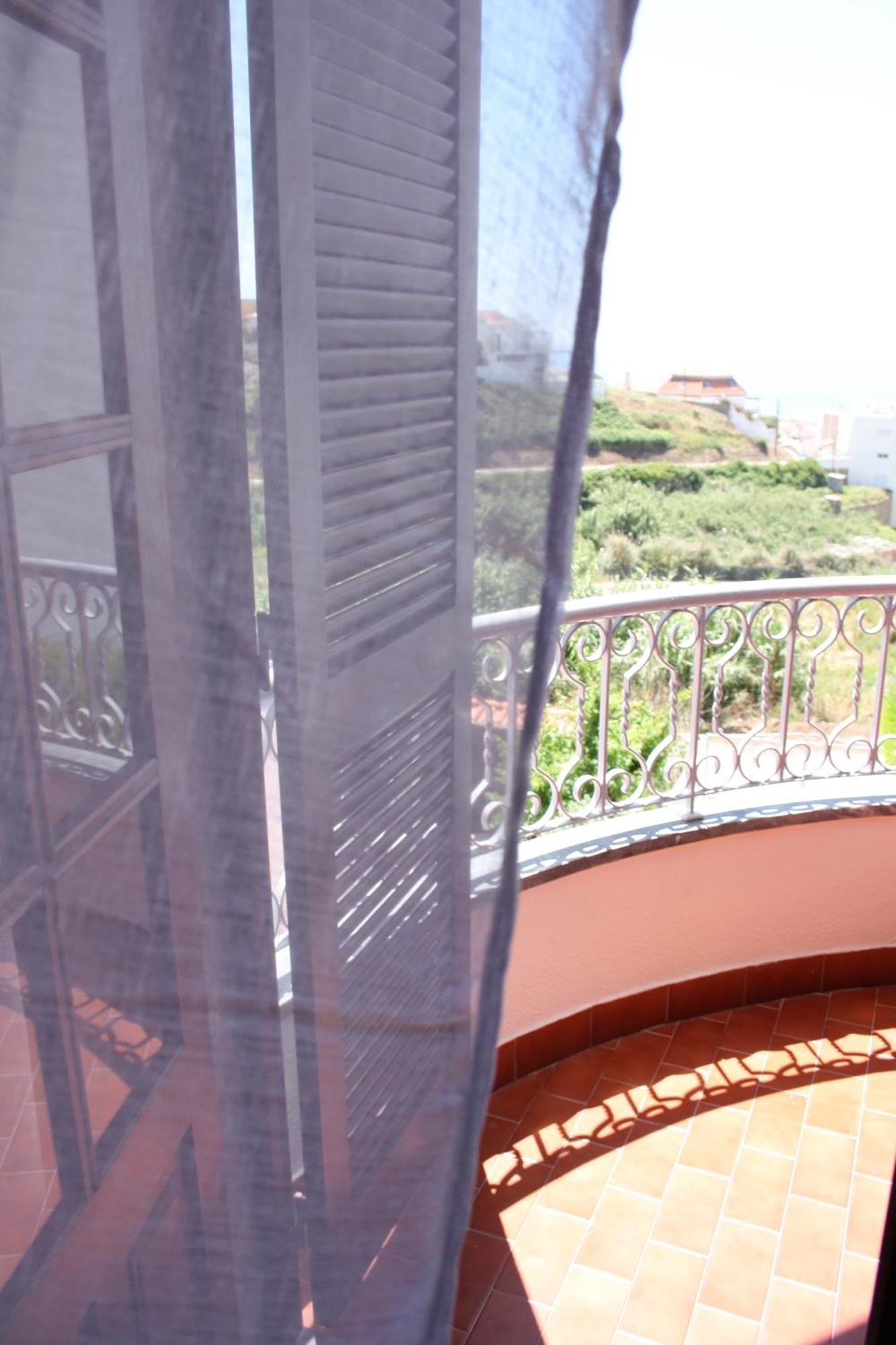 Ericeira Chill Hill Hostel & Private Rooms - Peach Garden Bilik gambar