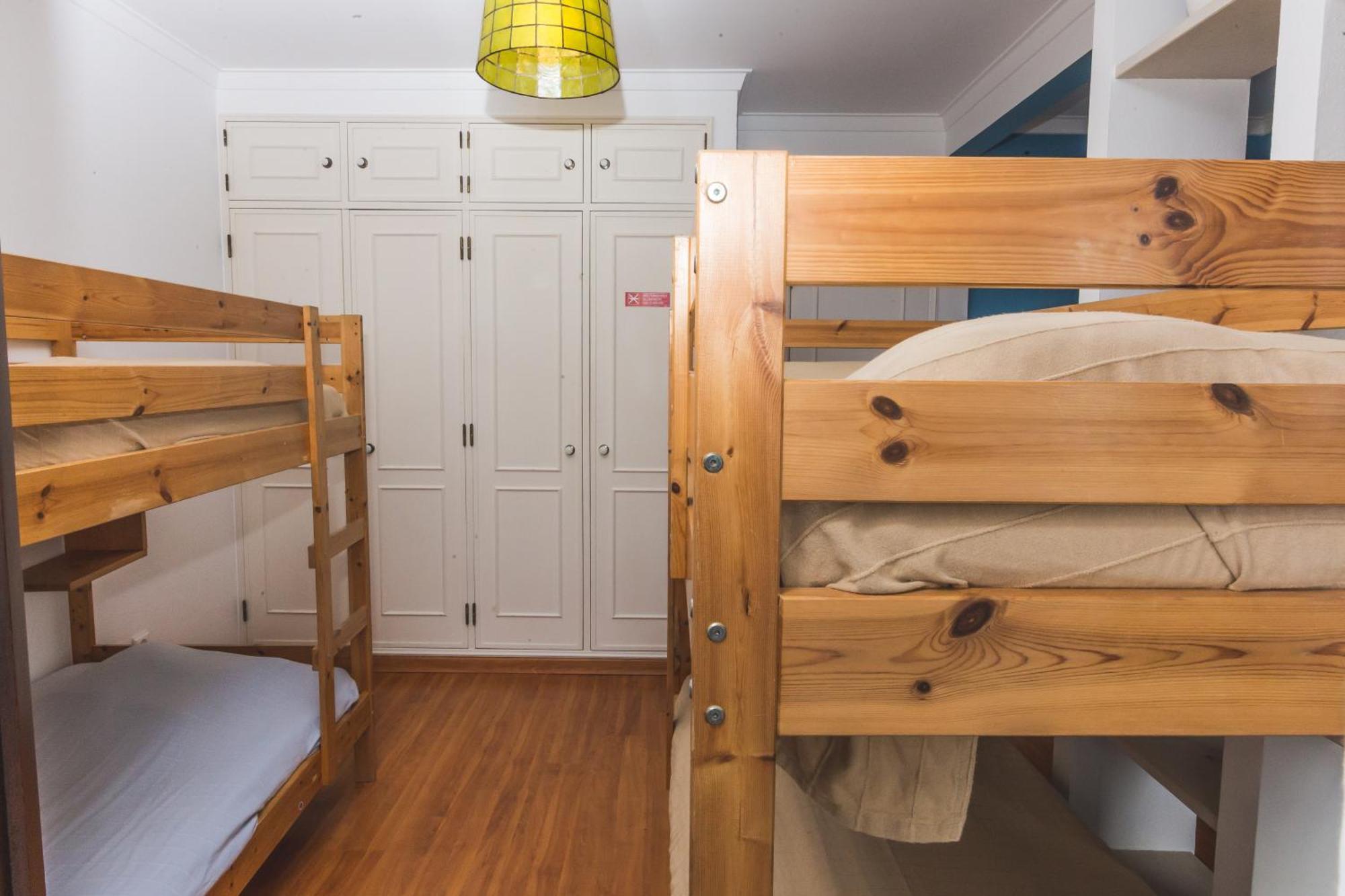 Ericeira Chill Hill Hostel & Private Rooms - Peach Garden Bilik gambar